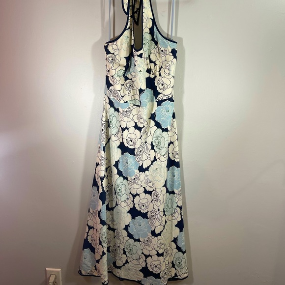 J. Crew Dresses & Skirts - J CREW 100% Silk Halter Back Floral Dress Size 8  Navy/off white